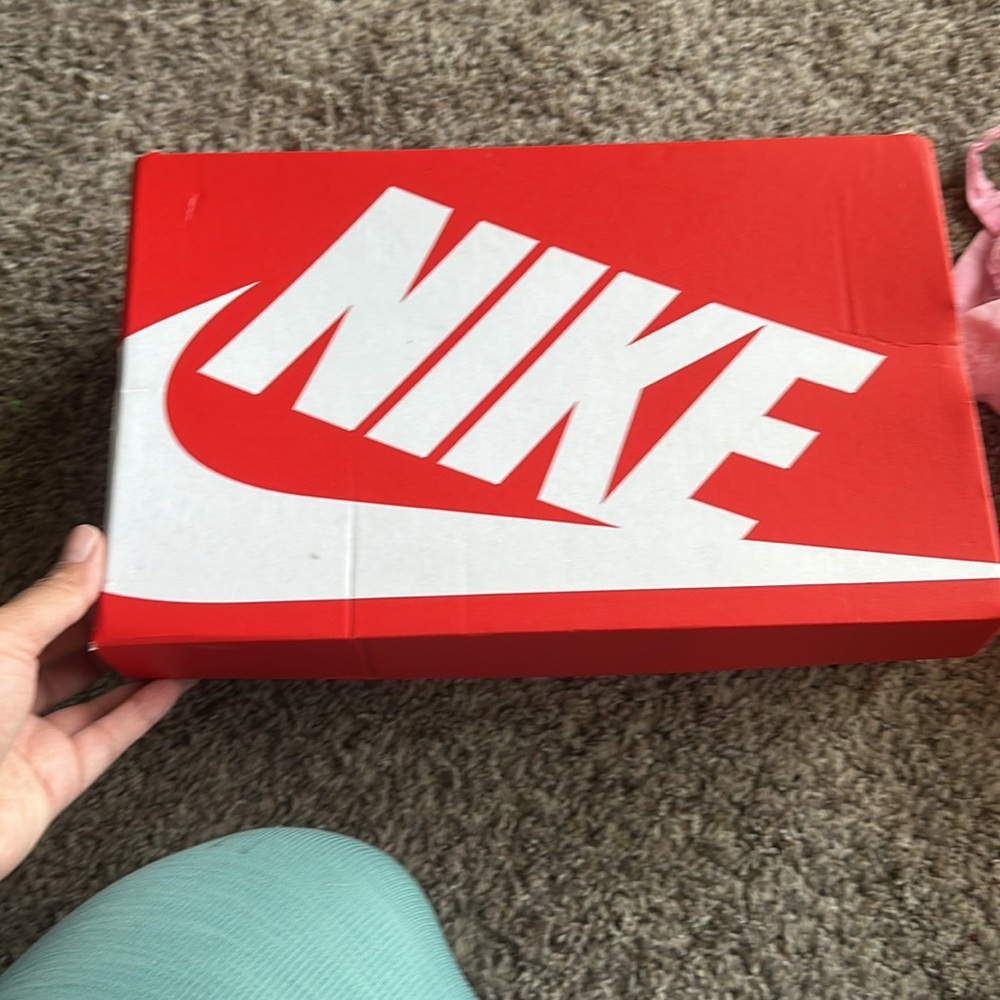 Women’s Nike Waffle Debut 8.5
Seaglass - Picture 2 of 5